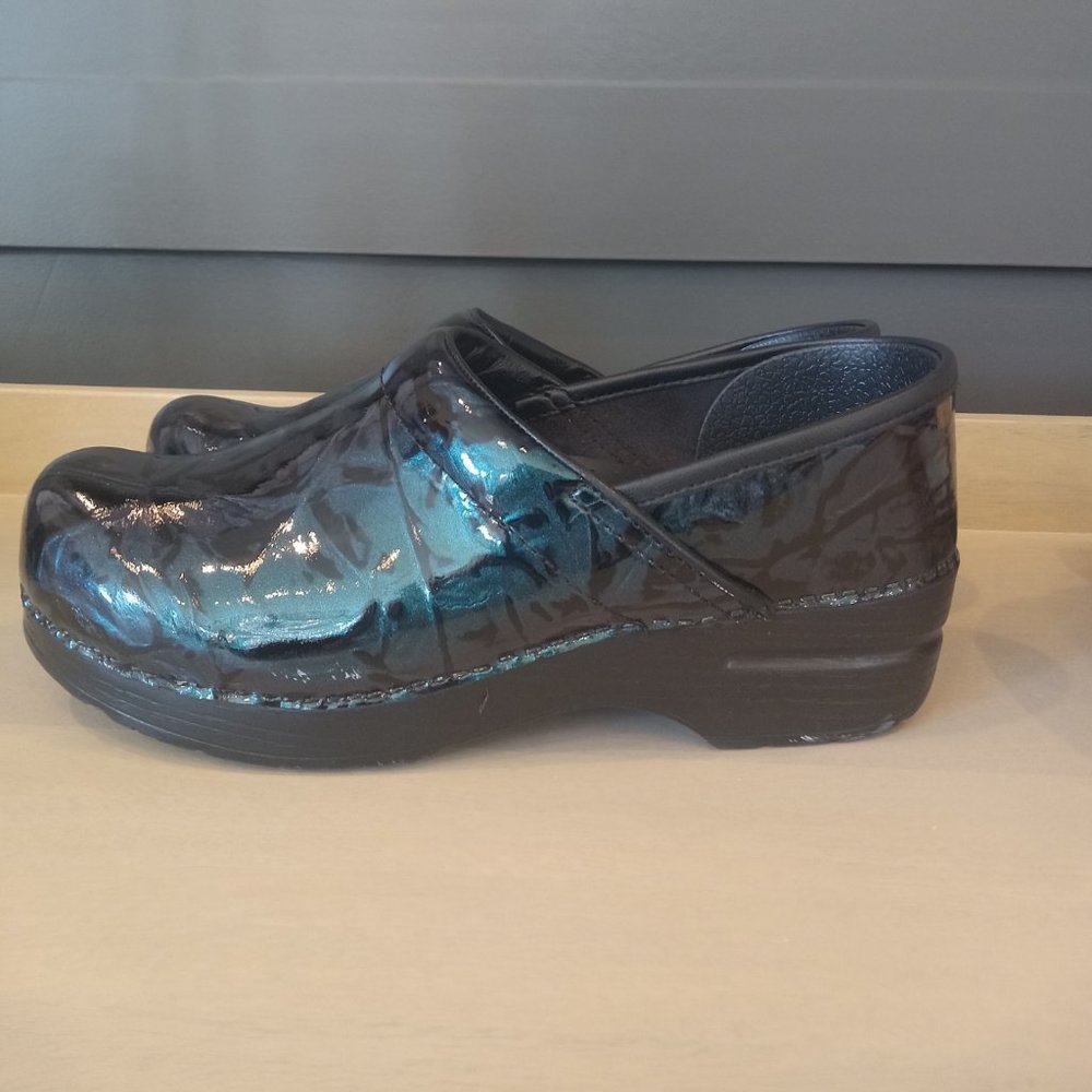 Dansko Women's Professional Nursing Blue Marble Clogs Size 8.5